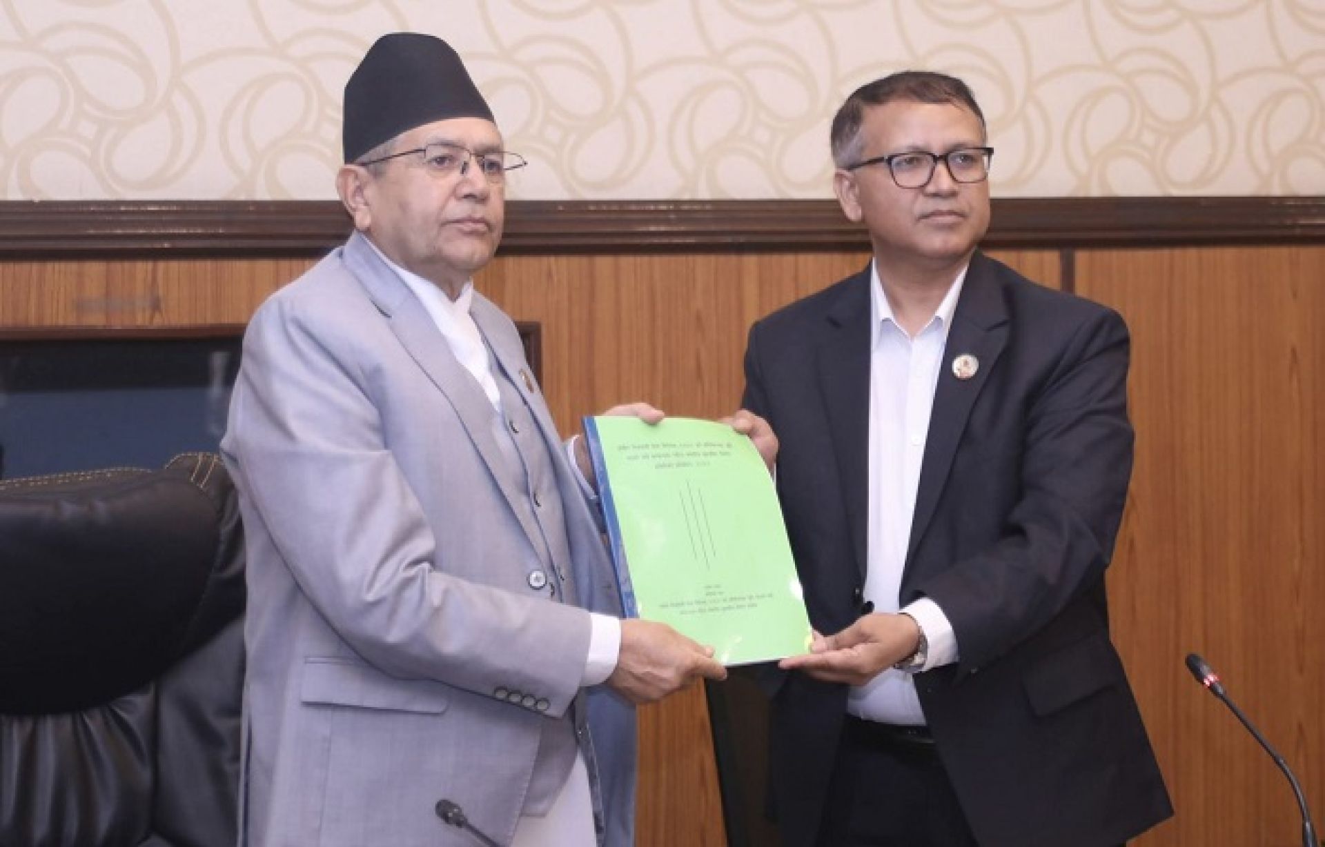 सभामुख घिमिरेसमक्ष ‘कुलिङ पिरियड’ छानबिन समितिको प्रतिवेदन पेस